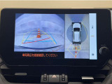 真上から見下ろしたような視点で車とその周囲を確認出来る画面と、車両後方を映し出すバックモニター画面の2つを表示してくれます。
