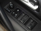 電動格納式ドアミラー・パワーウインドウを装備しています。