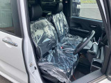 新車時のビニールのついたシートです♪シートも使用感がなくキレイです♪