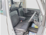 お車選びをお楽しみ頂けるよう、在庫車の展示スペースを十分に確保しております。