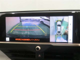 パノラミックビューモニター搭載。カメラで車両周囲の状況を映し出すため、狭い場所での駐車などに役立ちます。