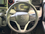 インテリアに合わせたデザインのステアリングは、運転される方のことも考え、運転しやすい形状、大きさです。是非一度、実際に触ってお確かめください。