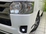 【LEDヘッドライト】悪天候や夜間走行時も良好な視界を確保し安心して運転できる高輝度LEDヘッドライトを装備!点灯速度が早く、消費電力も抑えられています。