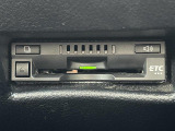 【ETC】有料道路を利用する際に料金所で停止することなく通過できる、ETC車載器(ノンストップ自動料金収受システム機器)が装備されています。セットアップを行うことで利用可能になります。