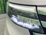 【LEDヘッドライト】悪天候や夜間走行時も良好な視界を確保し安心して運転できる高輝度LEDヘッドライトを装備!点灯速度が早く、消費電力も抑えられています。