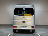 前・後方に車両や壁などの障害物がある場合、クルマが誤操作を察知して、衝突を未然に防ぎます。