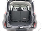 ゆとりある広々とした車内空間は、ドライブを始め買い物やレジャーなど、幅広く活躍します。一人でもみんなとでもお出かけを楽しみましょう!