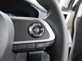 前車との適切な車間距離を保ちながら追従走行やスピードダウンをセンサーで行います。高速道路の長時間ドライブで疲労軽減に貢献します。