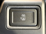 【パワースライドドア】スマートキーや運転席のスイッチでスライドドアの開閉が可能♪電動だから力を入れてドアを開ける必要が無く、小さいお子様でも、重い荷物を持っている時もラクに開け閉めできます♪