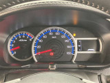 視認性に優れたメーターを採用しており、走行中でも車速や情報が分かりやすく表示されます。運転時の視線移動をむりのない範囲に抑え、快適で安心感のあるドライブをサポートします。