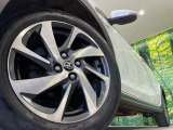 【純正16インチアルミホイール】外観にマッチした純正アルミホイールを装着しております。各種社外アルミホイールや、スタッドレスタイヤも取扱いしております。是非ご相談ください♪
