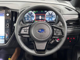 インテリアに合わせたデザインのステアリングは、運転される方のことも考え、運転しやすい形状、大きさです。是非一度、実際に触ってお確かめください。