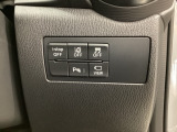 各種機能の切替スイッチは運転席パネル下に集約されています。任意で切り替え可能なため状況に合わせてお使いください。