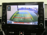車両後方の映像を映すバックモニター。進路を確認しながら安全に車庫入れできます。