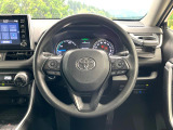 【純正革巻きステアリング】上質な革を使用することで、手にしっかり馴染みとても運転しやすいハンドルです♪