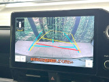 【バックカメラ】駐車時に後方がリアルタイム映像で確認できます。大型商業施設や立体駐車場での駐車時や、夜間のバック時に大活躍!運転スキルに関わらず、今や必須となった装備のひとつです!