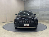 お車購入のポイントとなるフロントマスクです!シャープな目つきが印象的なデザインのヘッドランプです。