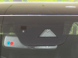 【スマートブレーキサポート】走行中に前方の車両等を認識し、衝突しそうな時は警報とブレーキで衝突回避と被害軽減をアシスト。より安全にドライブをお楽しみいただけます。
