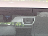 【アイサイトVer2】前方の車両等を検知し、衝突しそうな時は警報で注意を促し、ブレーキを踏む力をサポート。ブレーキを踏めなかった場合は衝突被害軽減ブレーキが作動、衝突回避をサポートします。