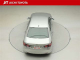 トランクには、かっこいいトランクスポイラーが付いています。後方視界は、バックカメラが付いているので、後方の確認を助けてくれます。