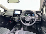 運転席まわりです。 各操作スイッチは使いやすい位置に配置されてます。