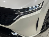 【LEDヘッドライト】悪天候や夜間走行時も良好な視界を確保し安心して運転できる高輝度LEDヘッドライトを装備!点灯速度が早く、消費電力も抑えられています。