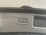 ヘッドライトスイッチとイグニッションステッキです。もちろんキーはお持ちください。通信でエンジン始動いたします。