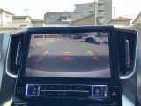 バックガイドモニターで、後方を確認しながら安心して駐車することができます。運転初心者も熟練者も必須の機能ですよ!
