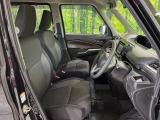 運転席シート廻りは使用感も少なく、良好な状態となっています。丁寧に使われていたことがよくわかりますね。