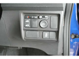 左側電動スライドドアが装備されております。