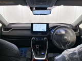 落ち着いたカラーの内装で、ゆったりと運転したい方に。