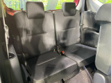 床下収納式のサードシートです。座席部分をコンパクトに収納でき、広大な荷室スペースとしてお使いいただけます!乗車人数や荷物の量など利用シーンに合わせて3列目を有効活用でき、とっても便利♪