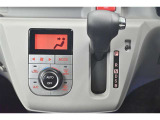 エアコンスイッチです。快適に過ごせるオートエアコン機能付きです。