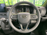 インテリアに合わせたデザインのステアリングは、運転される方のことも考え、運転しやすい形状、大きさです。是非一度、実際に触ってお確かめください。