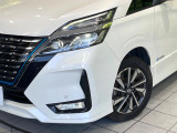 【LEDヘッドライト】悪天候や夜間走行時も良好な視界を確保し安心して運転できる高輝度LEDヘッドライトを装備!点灯速度が早く、消費電力も抑えられています。