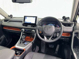 運転席まわりです。 各操作スイッチは使いやすい位置に配置されてます。
