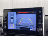 バックモニター付なので後退時に後方が見えるので安心。 車は構造上、死角がたくさんなので万が一を考えると必須ですね。 あくまで補助の為の装備、バックは目視で確認する事が重要ですよ。