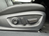 パワーシート搭載。微妙な調整が手軽にでき、最適なポジションで運転することが可能です。