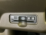 ハンドルの左下にETCがついています。高速道路の料金所の通過も楽々です。カードの取り出しもしやすい場所についています。