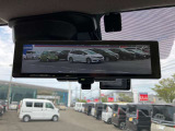 インテリジェントルームミラー☆カメラの映像を映すことで荷物や人が乗っていても後方視界を確保できます☆