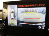 パノラミックビューモニター付きです。車両を上から見たような映像をディスプレイオーディオ画面に表示。運転席からの目視だけでは見にくい、車両周辺の状況をリアルタイムでしっかり確認できます。