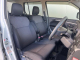 運転席シート廻りは使用感も少なく、良好な状態となっています。前オーナー様が丁寧に使っていたことがよくわかりますね。