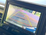 【バックカメラ】駐車時に後方がリアルタイム映像で確認できます。大型商業施設や立体駐車場での駐車時や、夜間のバック時に大活躍!運転スキルに関わらず、今や必須となった装備のひとつです!