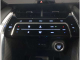 オシャレなインテリアで運転する気分も盛り上がりますよね^^