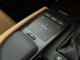 ナビやオーディオ、エアコンなどの操作は「リモートタッチ」で行います。