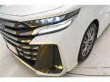 LEDヘッドライトです。デザイン性がよくとても明るいので、夜間の走行や悪天候でも安心です。しかも長寿命!