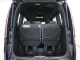 タテにもヨコにもワイドなテールゲート開口部と、低い開口部地上高により、重い荷物も簡単に積み込むことができます。広いラゲッジスペースで、普段使いから旅行まで、ざまざまなシーンで大活躍です。