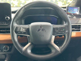 【純正革巻きステアリング】上質な革を使用することで、手にしっかり馴染みとても運転しやすいハンドルです♪