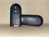 【スマートキー】キーを取り出さずにドアを施錠&解錠。クルマの始動も可能です。