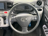 インテリアに合わせたデザインのステアリングは、運転される方のことも考え、運転しやすい形状、大きさです。是非一度、実際に触ってお確かめください。